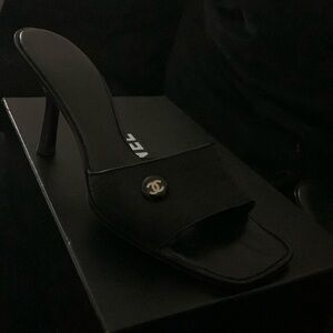 Vintage Black CHANEL Heel (Size 7.5)